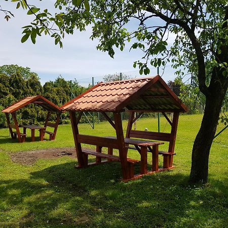 Borostyankert Etterem & Vendeghaz Hotel Sitke Exterior photo